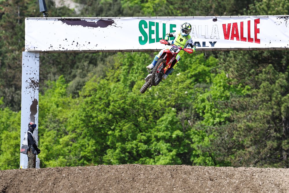 MXGP, Jeffrey Herlings vince in volata la Qualifying Race del GP di Turchia. Adamo in top5