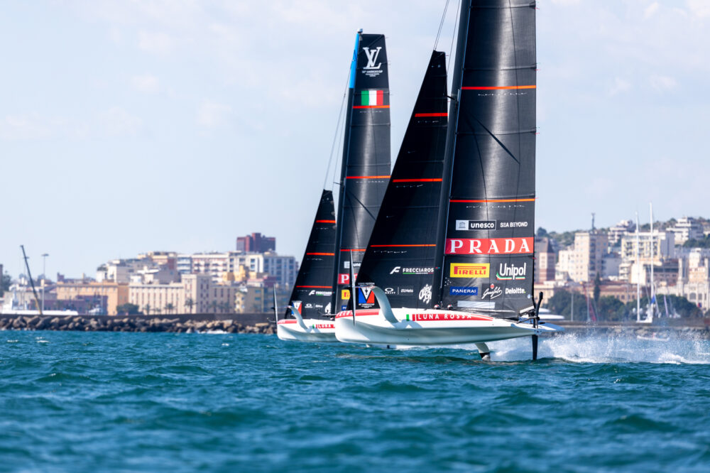 Luna Rossa, svelate le formazioni ufficiali per le regate preliminari di America’s Cup a Napoli. Nuova coppia al timone!