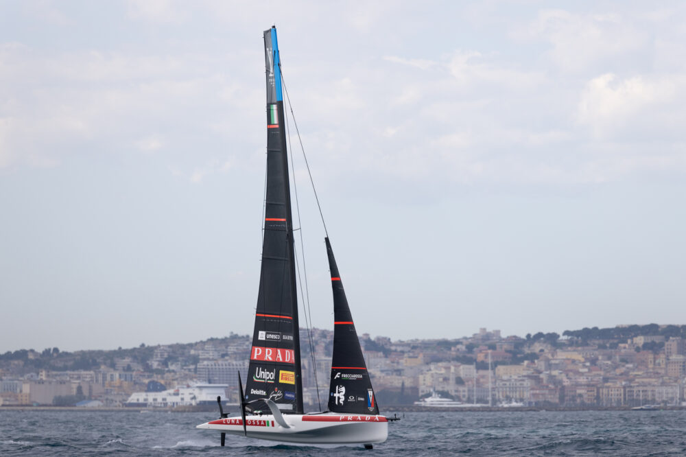 Luna Rossa, definiti gli equipaggi per le regate preliminari di America’s Cup a Napoli. ‘Promozione’ per Gradoni