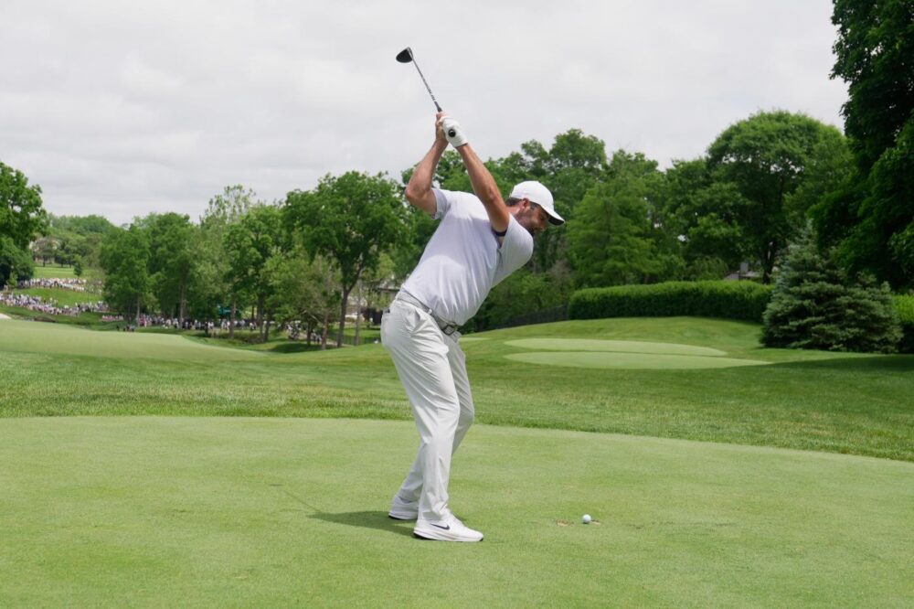FedEx St. Jude Championship 2026, Scottie Scheffler guida a un round dalla conclusione