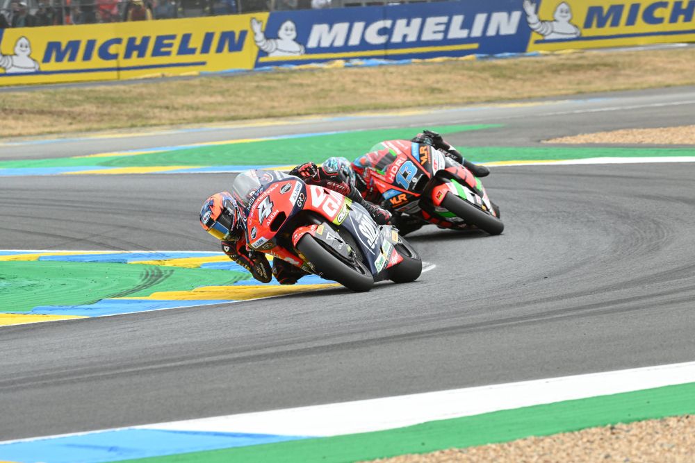 Moto2, Ivan Ortolà detta il passo nel primo turno di libere ad Aragon, top 14 per gli italiani