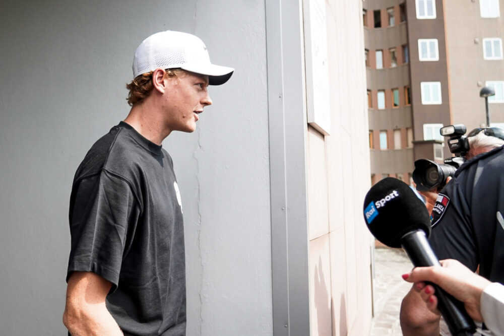 Jannik Sinner, nuovi controlli al ginocchio a Torino dopo il forfait agli US Open 2026