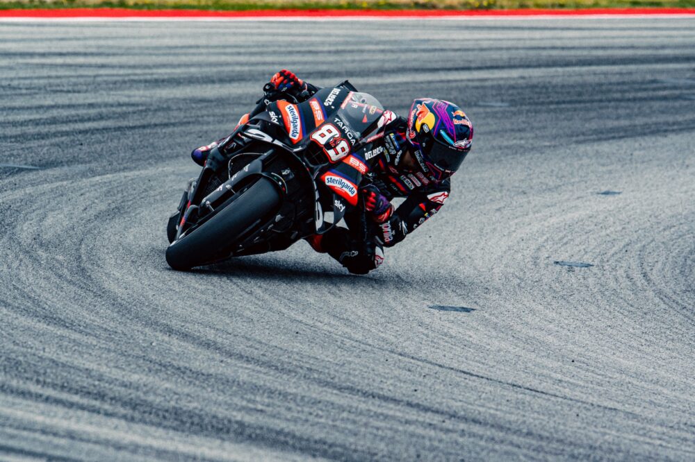 Jorge Martin domina la Sprint di Silverstone e allunga nel Mondiale. Podio Bezzecchi, Marquez anonimo