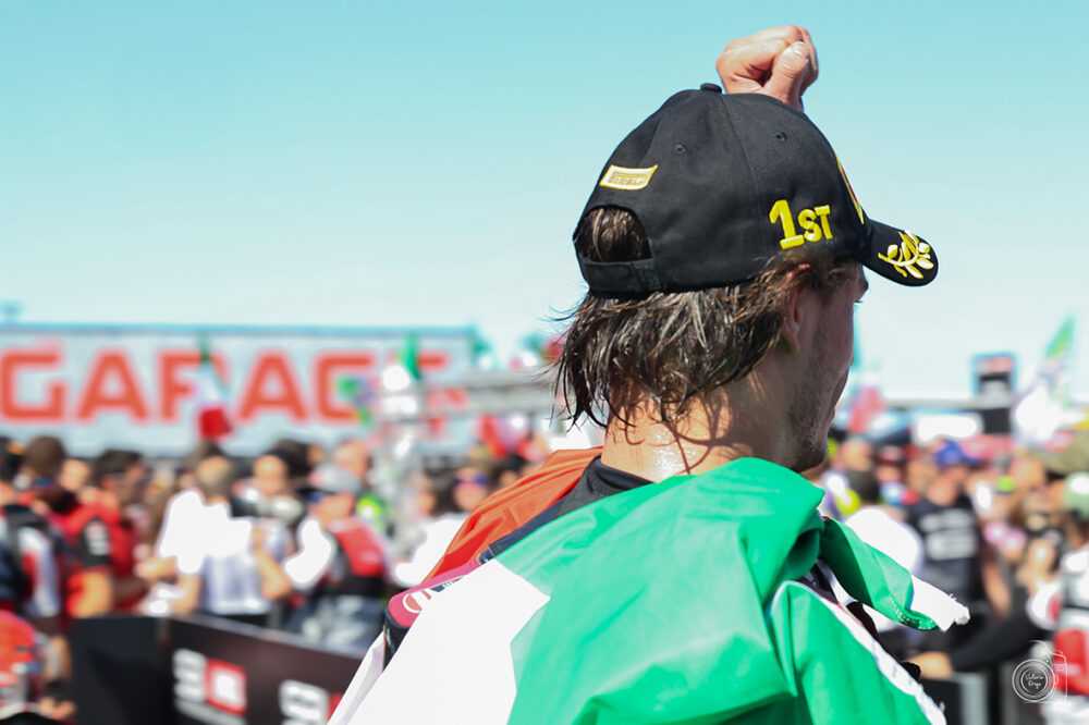 Superbike, Bulega piazza l’ottava tripletta stagionale e punta Cremona per festeggiare il titolo