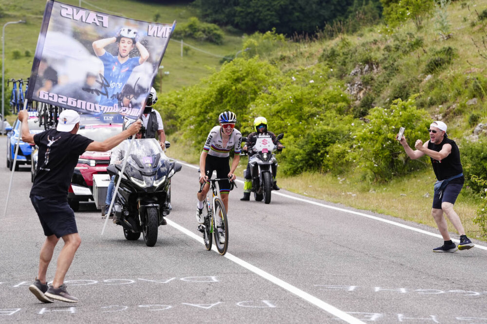 LIVE Tour de l’Avenir 2026, tappa di oggi in DIRETTA: Finn alla prova del Col d’Iseran nella frazione regina