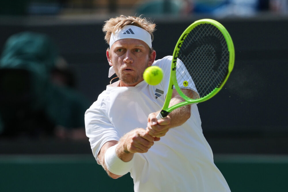 ATP Chengdu 2026, vincono Davidovich Fokina e Hurkacz. Harris sorprende Vacherot