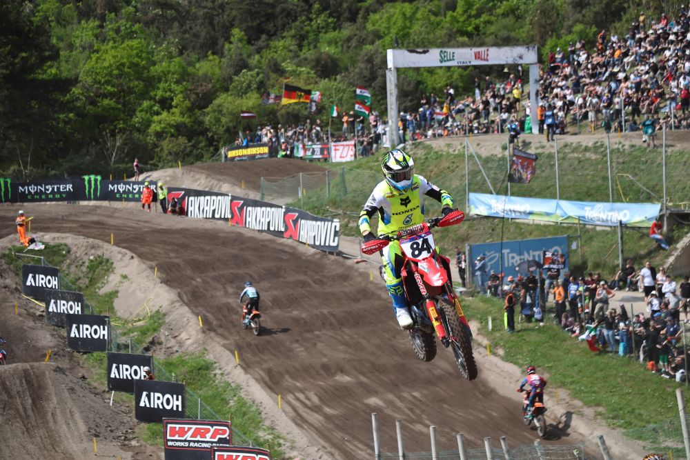 MXGP, Herlings vince gara-2 e il Gran Premio in Olanda, Mondiale sempre più vicino. Bene Adamo