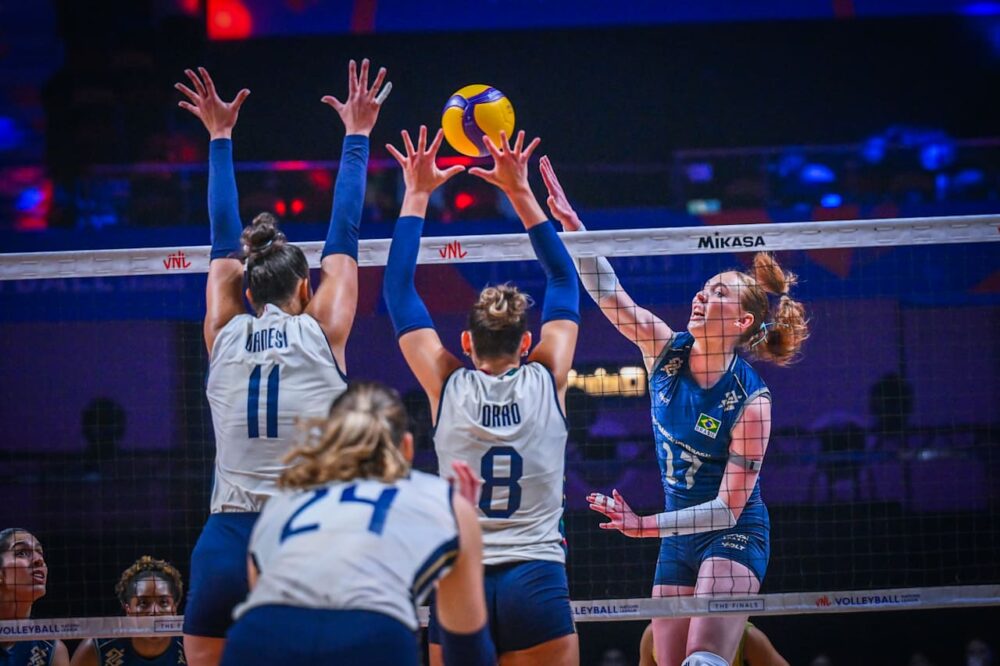 Volley femminile, l’Italia batte la Polonia: Egonu top scorer, Antropova torna schiacciatrice. Ora gli Europei