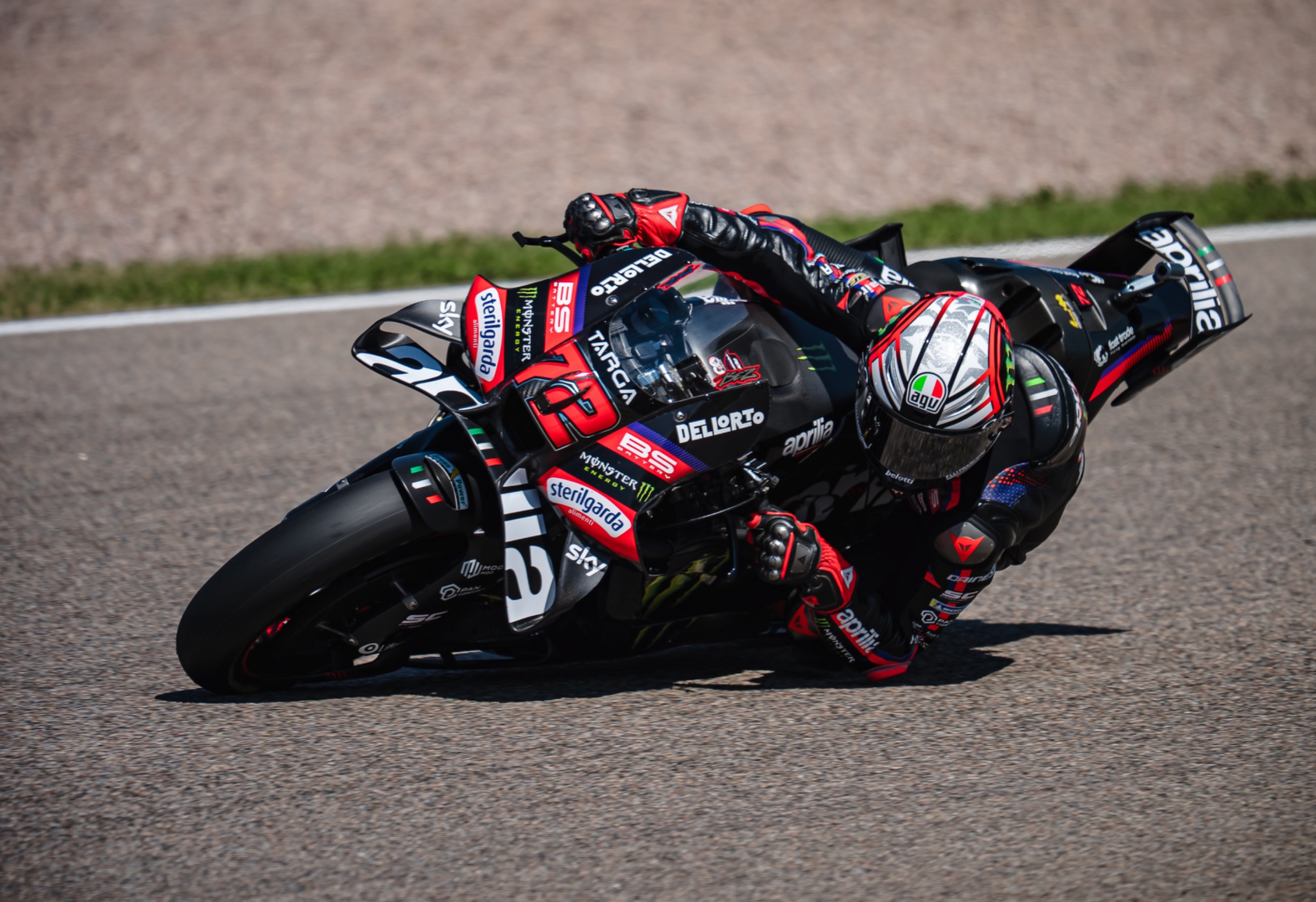 MotoGP oggi in tv, GP Gran Bretagna 2026: orari warm-up e gara, streaming, programma TV8 e Sky