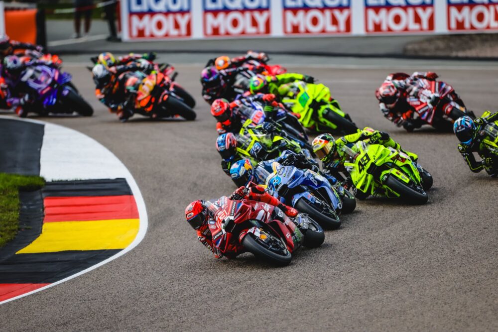 La MotoGP valuta il budget cap come la F1? Ezpeleta ammette la volontà di implementarlo…