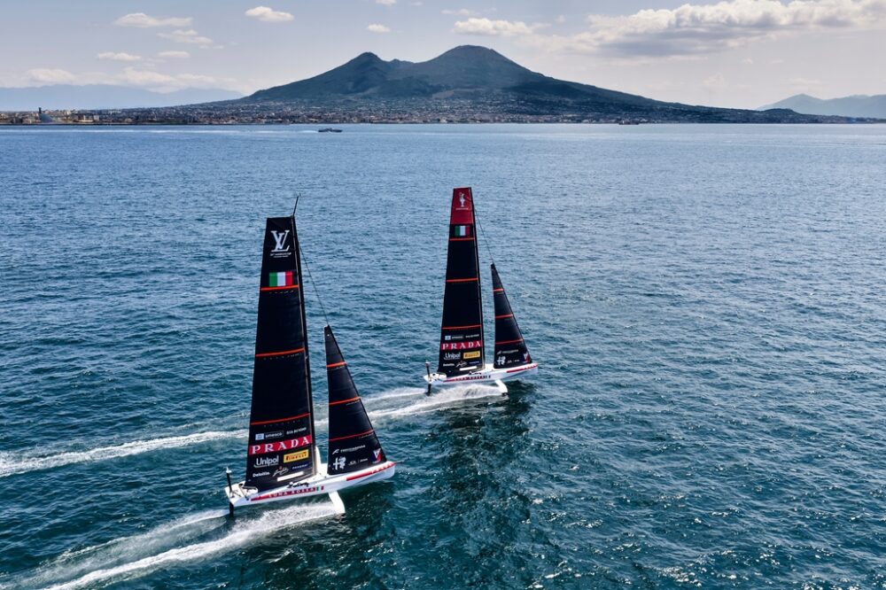 LIVE America’s Cup, Regate preliminari Napoli 2026 in DIRETTA: Luna Rossa si affida a Gradoni e Burling