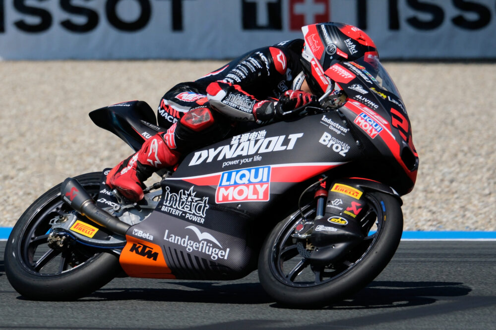 Moto3, David Almansa svetta nelle FP1 di Silverstone. Lontani gli italiani