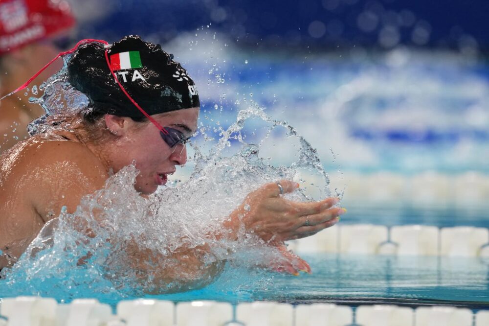 Benedetta Pilato approda in finale nei 100 rana e si giocherà una medaglia. Pass in extremis per Lisa Angiolini