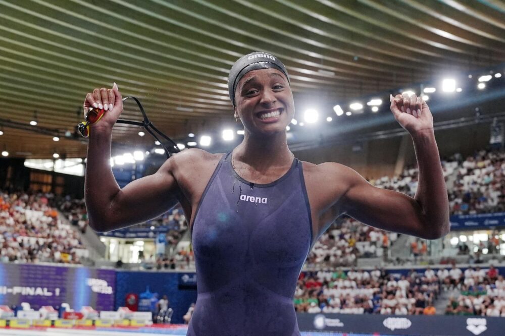 Italia luccicante a Parigi: record del mondo di Curtis, argento nella 4×100 sl e bronzi di qualità da Ceccon e Pilato