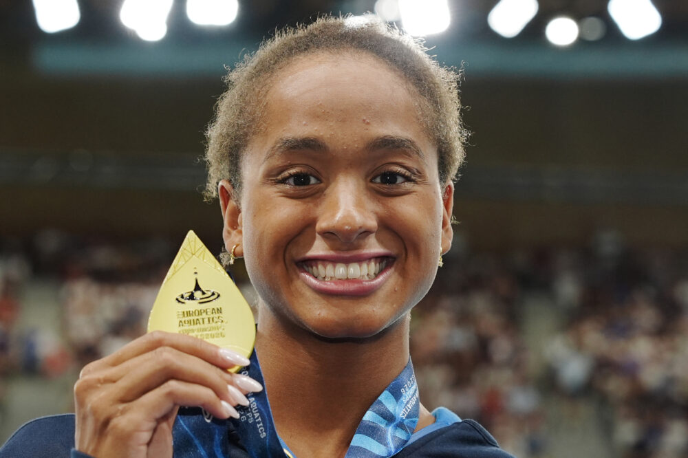 Pagelle Europei nuoto 2026 (13 agosto): Sara Curtis, una nuova stella. 4×100 sl dietro la lavagna
