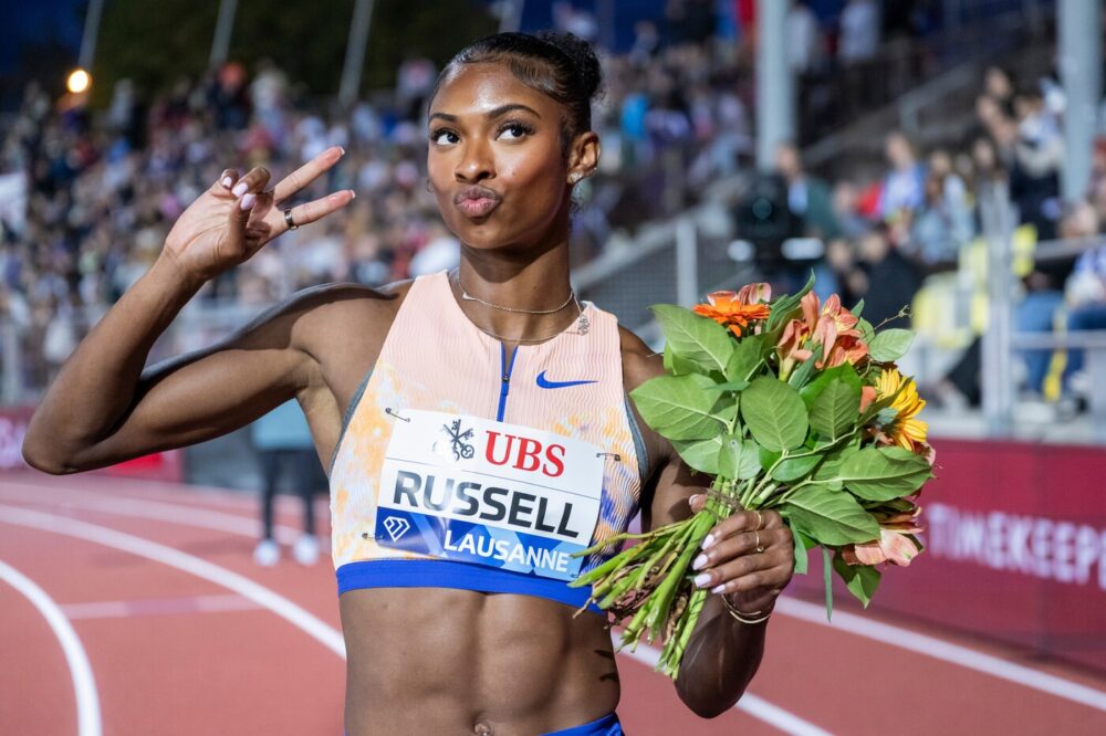 Masai Russell inventa la danza dei sogni: record del mondo sui 100 ostacoli! Serata memorabile a Zurigo