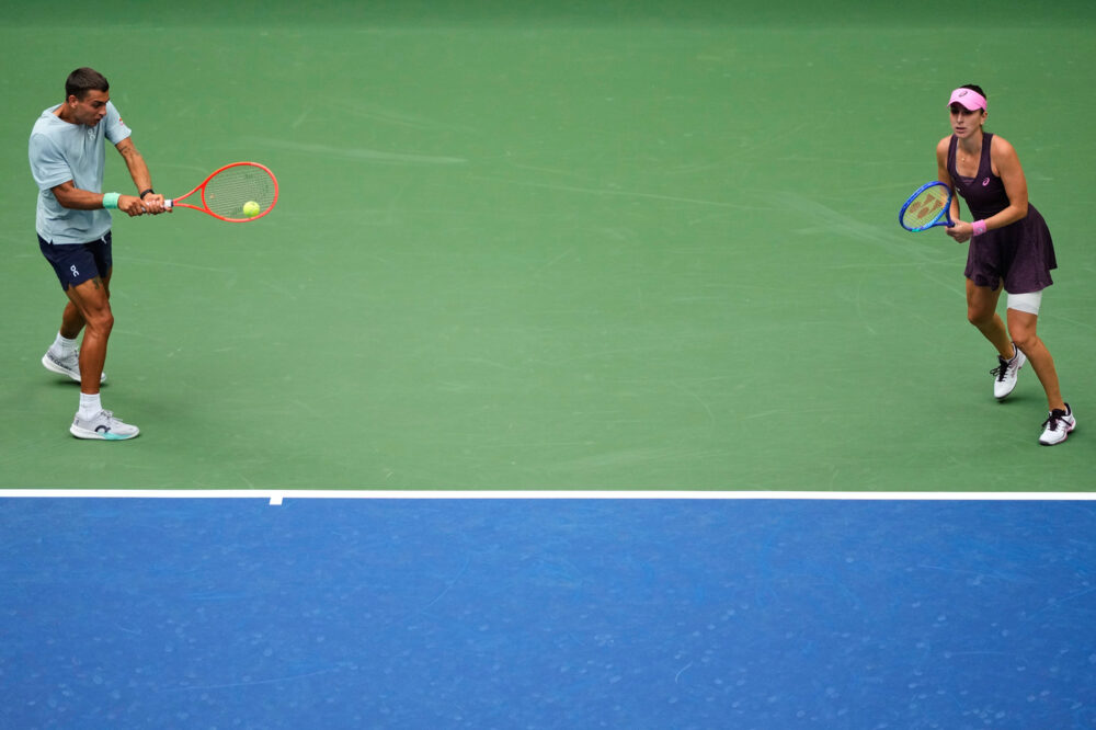 US Open, termina in finale il sogno di Cobolli e Bencic: nel doppio misto vincono Mensik e Muchova