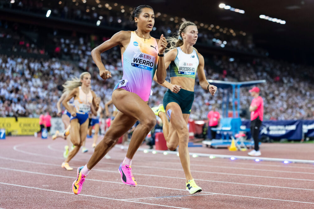 Audrey Werro fa tremare il record del mondo più longevo. Che sportellate con Bol, terzo tempo sugli 800