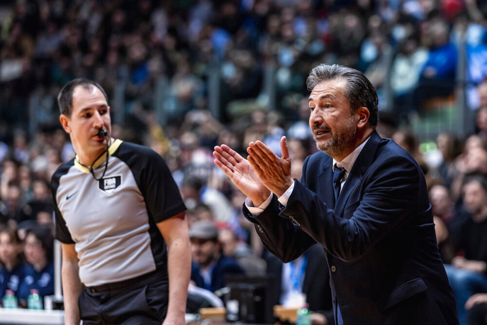 Luca Banchi: “Pessimo secondo quarto, rammarico per alcuni dettagli”. Italia sconfitta nelle qualificazioni ai Mondiali