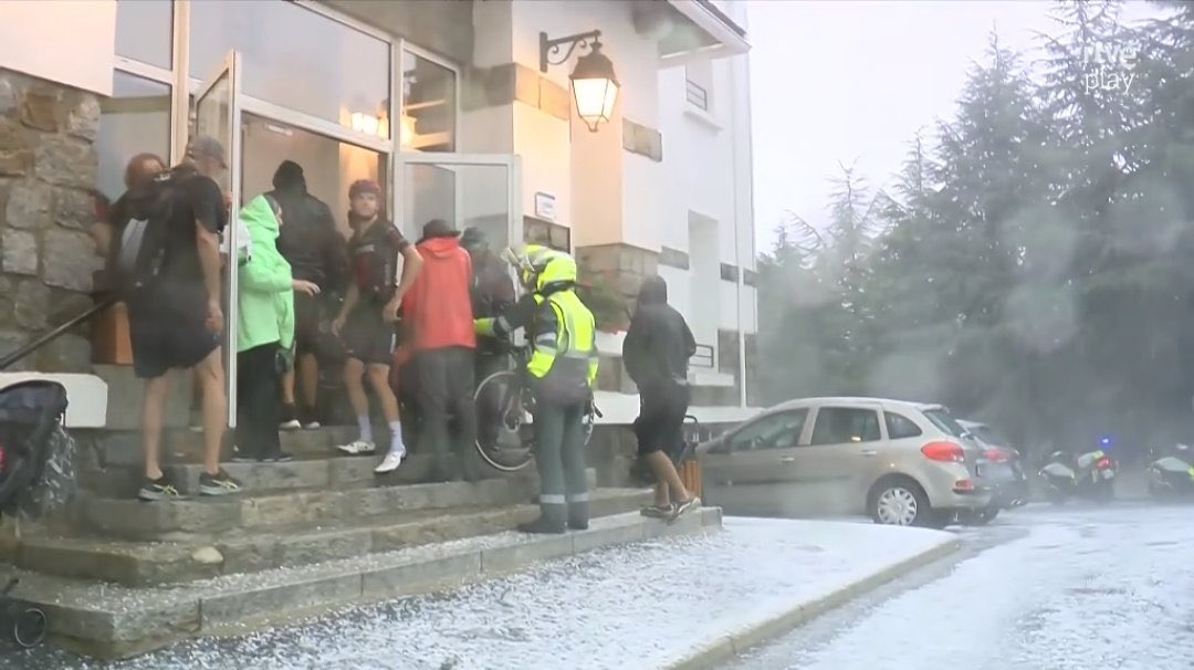 Vuelta a España 2026: annullata la tappa di Font Romeu a causa della grandine