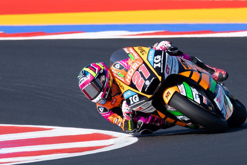 Moto2, Alonso Lopez si prende la pole position ad Aragon. Lontani gli italiani