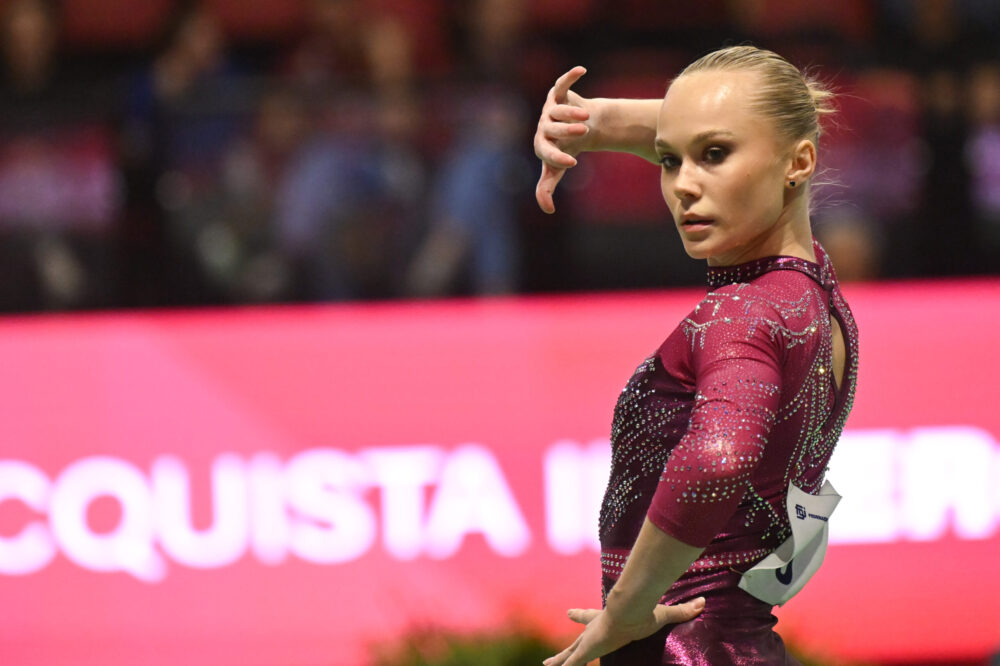 Angelina Melnikova si è ripresa tutto dopo un calvario di 4 anni: Mondiali-Europei. Le Olimpiadi passano da Simone Biles…