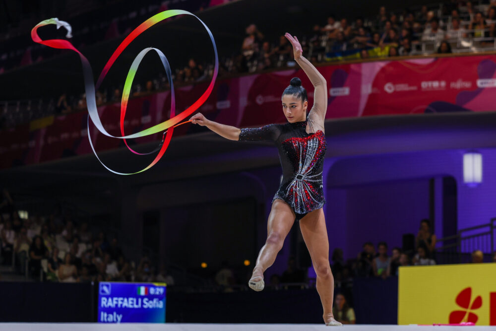 Sofia Raffaeli, la meraviglia delle certezze: bronzo all-around ai Mondiali, pass per le Olimpiadi! Tris di Varfolomeev