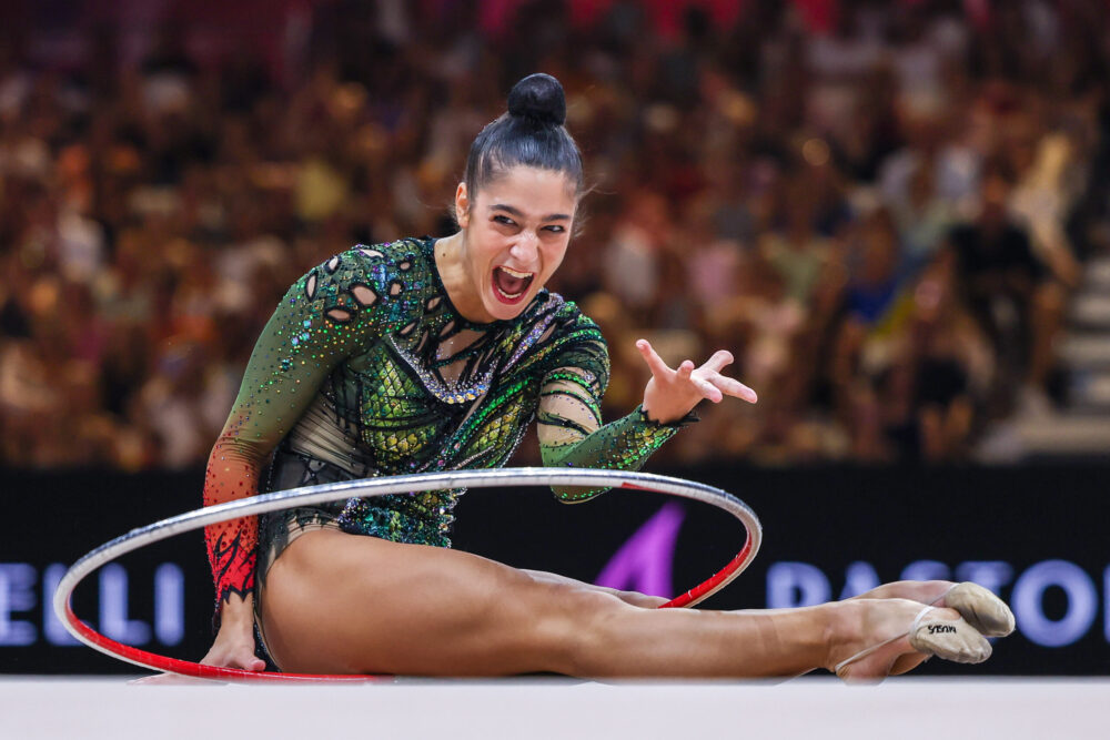 Sofia Raffaeli brilla d’argento con il cerchio: seconda medaglia ai Mondiali. Onofriichuk vince per le difficoltà