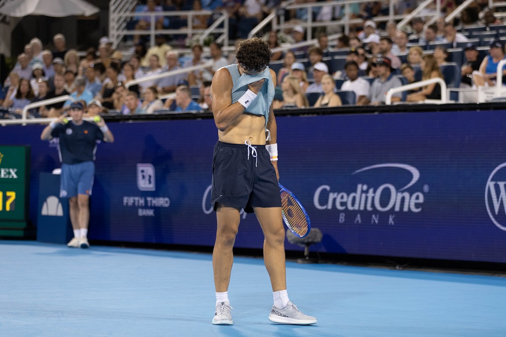 ATP Cincinnati 2026: Shelton subito fuori, Faria lo elimina. Avanza Auger-Aliassime, ritiro Ruud
