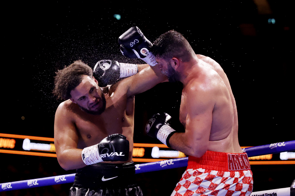 Il “nuovo Mike Tyson” ha perso! Itauma domina, poi getta la spugna: Hrgovic Campione del Mondo dei massimi