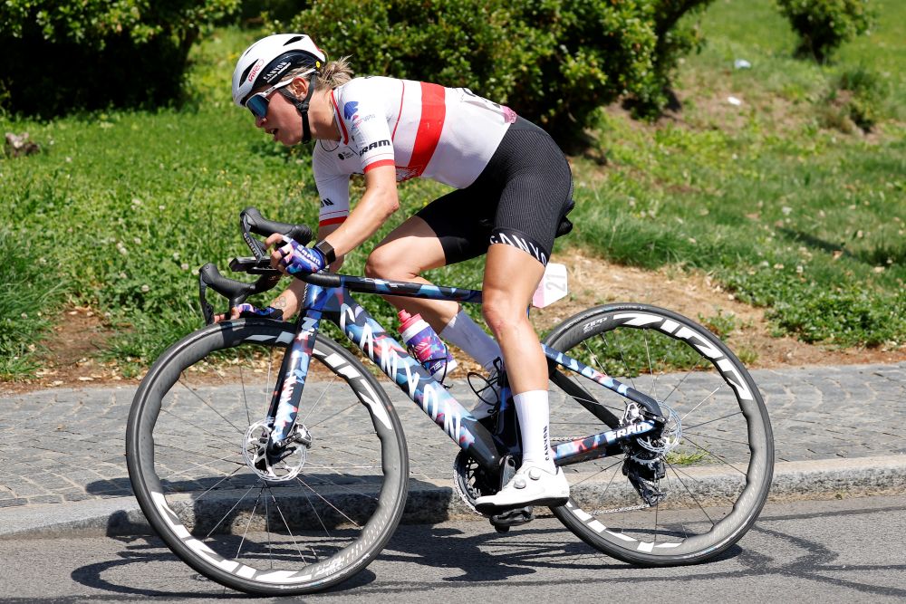 Kasia Niewiadoma fa il vuoto sul Mont Ventoux e ribalta il Tour de France femminile! Longo Borghini si difende