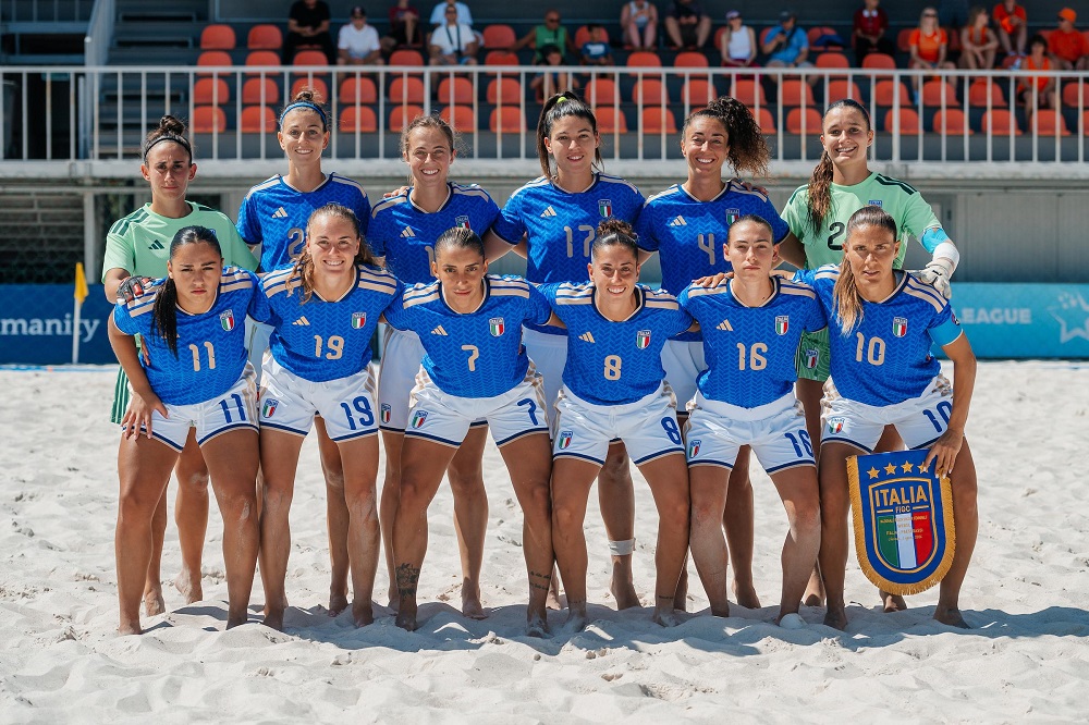 Beach soccer femminile, l’Italia spazza via la Polonia al debutto! Semifinale europea ad un passo