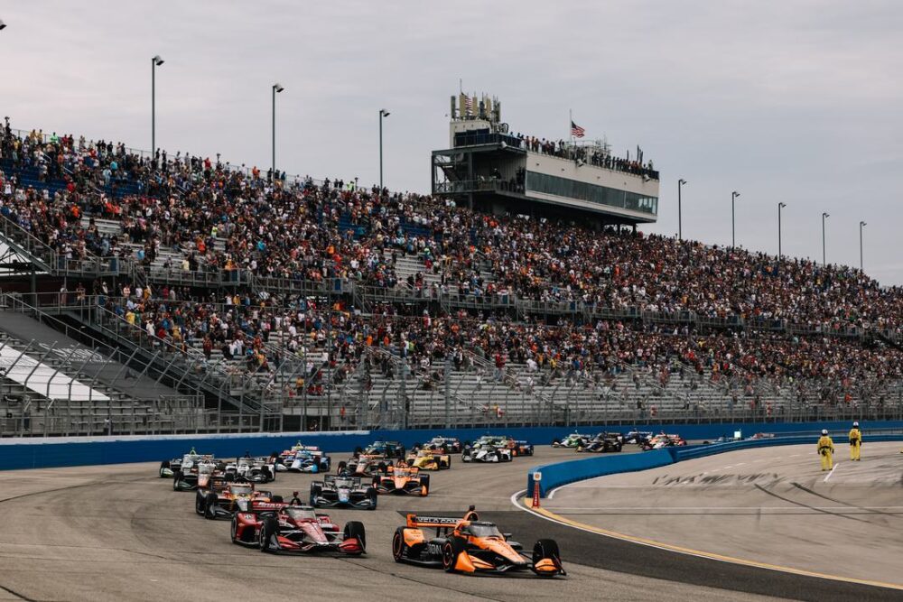 IndyCar, la pioggia ferma race-1 a Milwaukee dopo 90 giri. Si continuerà domani alle 15.00