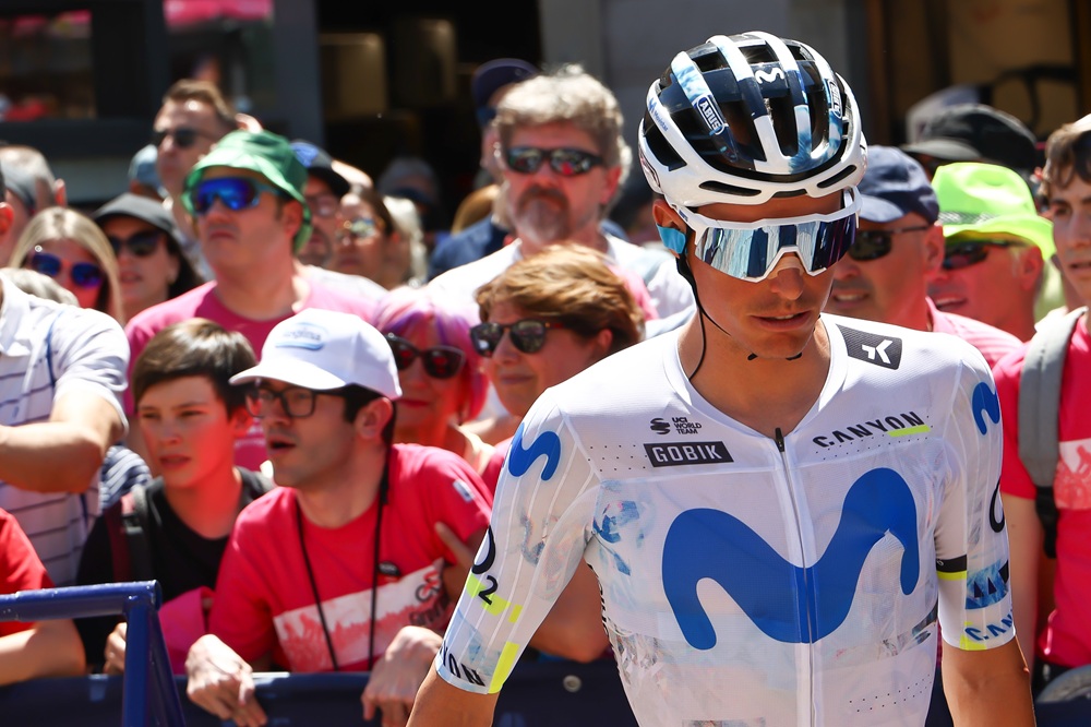 Vuelta a España 2026, Enric Mas sogna in grande. La maglia rossa trionfa ad Alto de Aitana