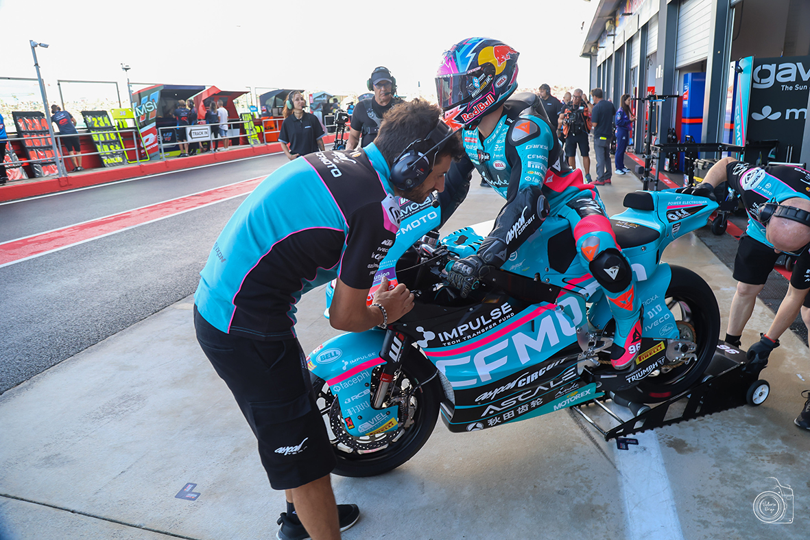Moto3, Maximo Quiles beffa David Almansa in volata a Misano. Bertelle in top-5