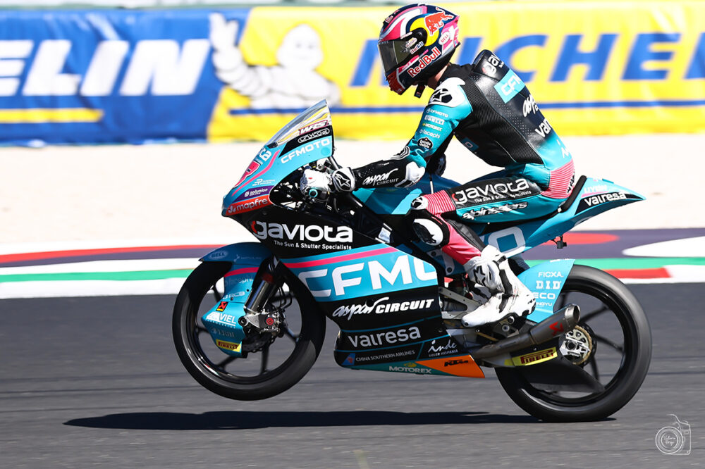 Moto3, Maximo Quiles si prende la scena nel primo turno di libere a Phillip Island. Lontani gli italiani