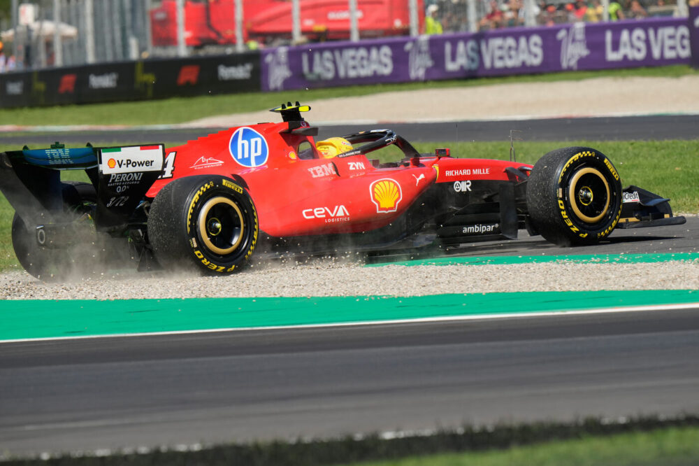 F1, Juan Pablo Montoya categorico: “La Ferrari dovrebbe calmare Leclerc e Hamilton. Charles deve rispettare Lewis e il team”