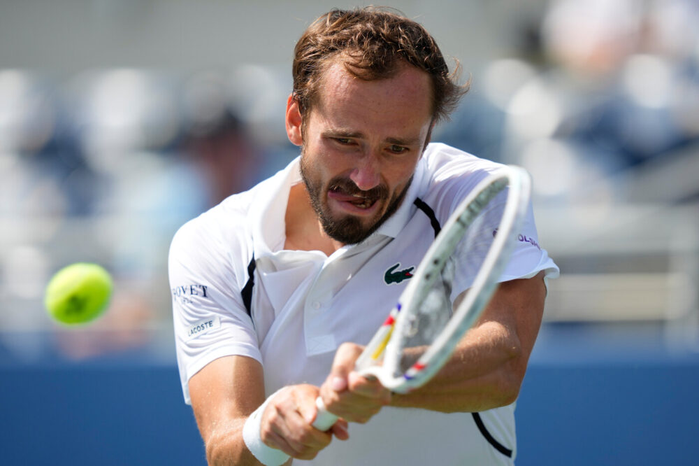 ATP Hangzhou 2026: Medvedev avanti, fuori tutte le altre teste di serie
