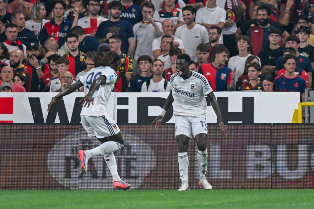 Calcio, il Como travolge in trasferta il Genoa e vola per una notte in vetta alla Serie A