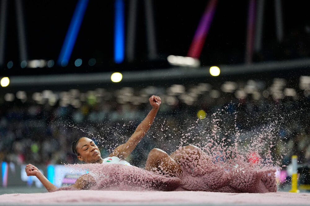 La sabbia rosa sarà il futuro dell’atletica? “La adoro”, esclama Iapichino. Il colore di spiagge uniche: l’esemplare in Italia