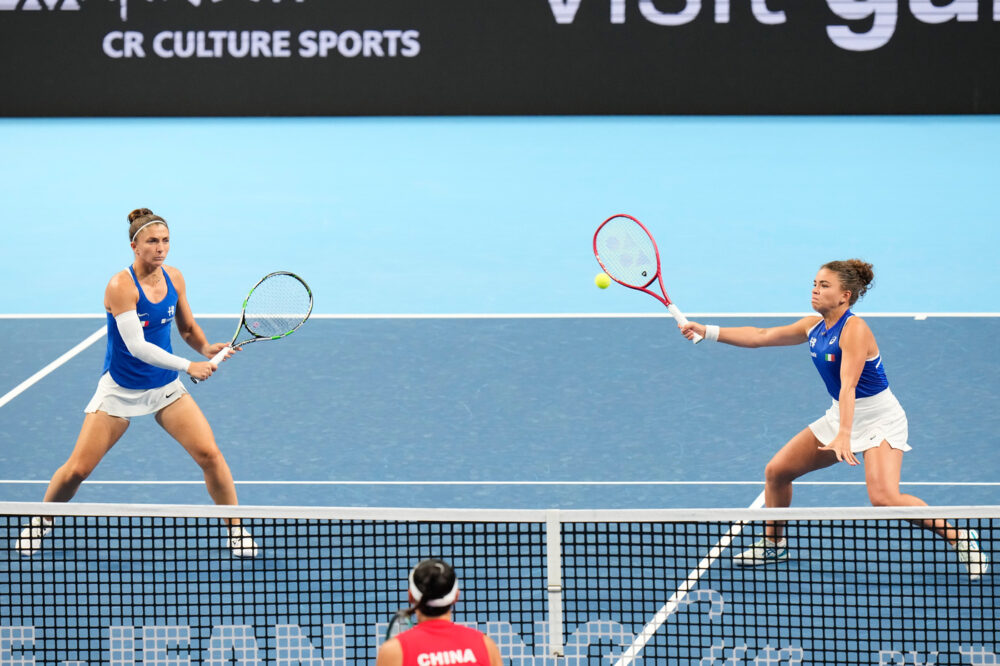 LE RISOLUTRICI! Errani/Paolini domano Guo/Jiang e portano l’Italia in semifinale di Billie Jean King Cup!