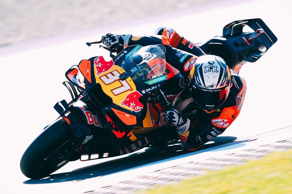 Pedro Acosta trionfa a Spielberg e centra la prima vittoria in MotoGP! Martin davanti a Bezzecchi, in difficoltà Marquez