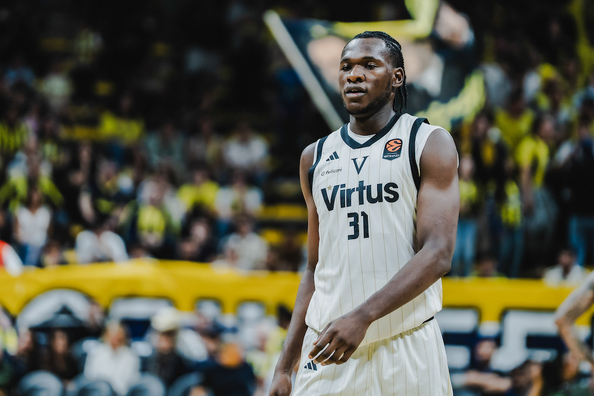 Basket: Virtus Bologna oltre le attese a Istanbul, ma il Fenerbahce vince all’esordio in Eurolega