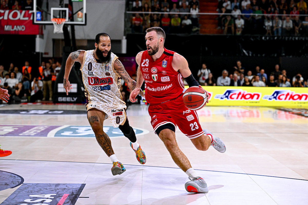 Basket, l’Olimpia Milano batte Venezia al supplementare e si aggiudica la Supercoppa Italiana