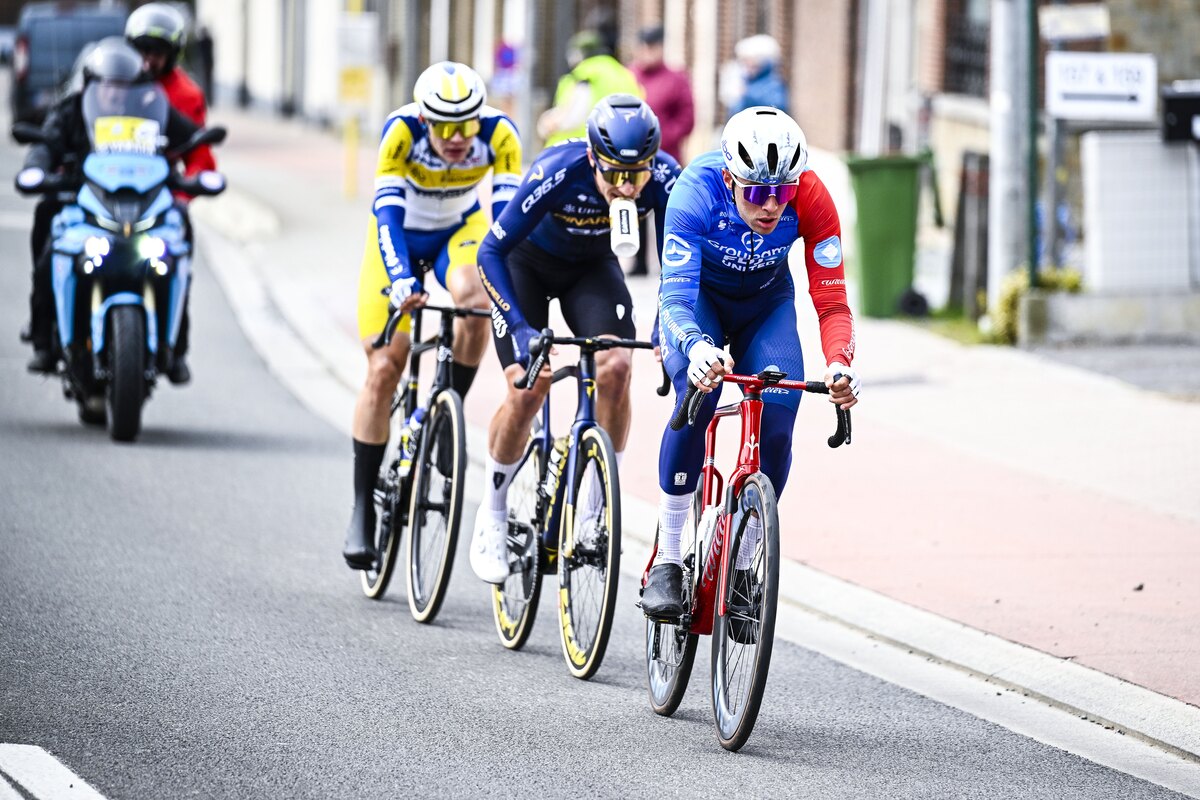 Vuelta a España 2026: Bastien Tronchon sorprende tutti in una volata particolare ad Elche de la Sierra