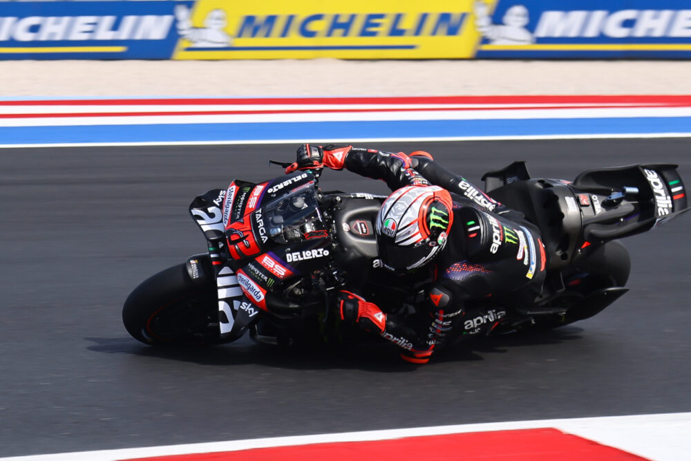 MotoGP, uno-due Aprilia nel warm-up di Mandalika. Bezzecchi precede Fernandez, Marquez 3°, Martin 5°