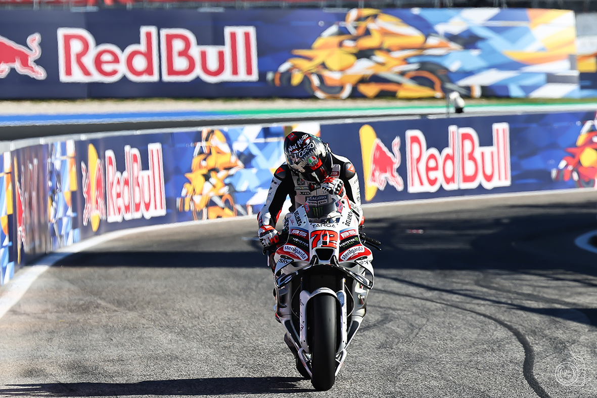 Marco Bezzecchi cade nel primo giro del GP di San Marino: ambizioni iridate in fumo