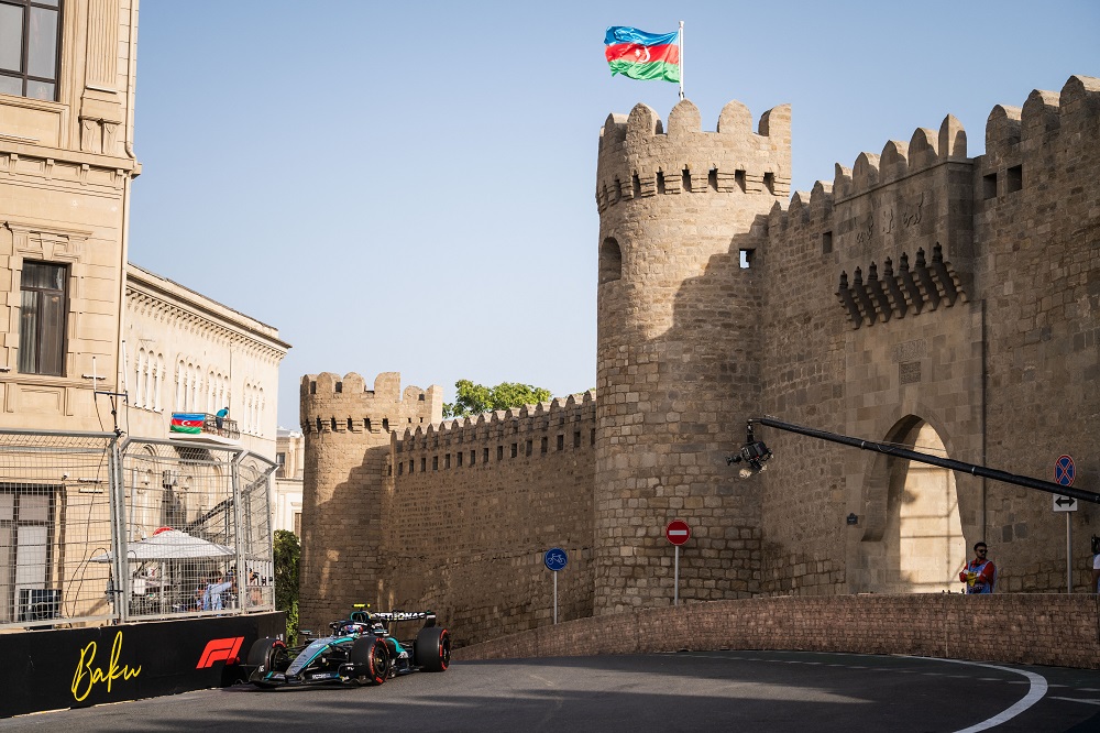 LIVE F1, GP Azerbaijan 2026 in DIRETTA: FP3 e qualifiche, Antonelli sfida Russell per la pole. Ferrari in cerca di risposte
