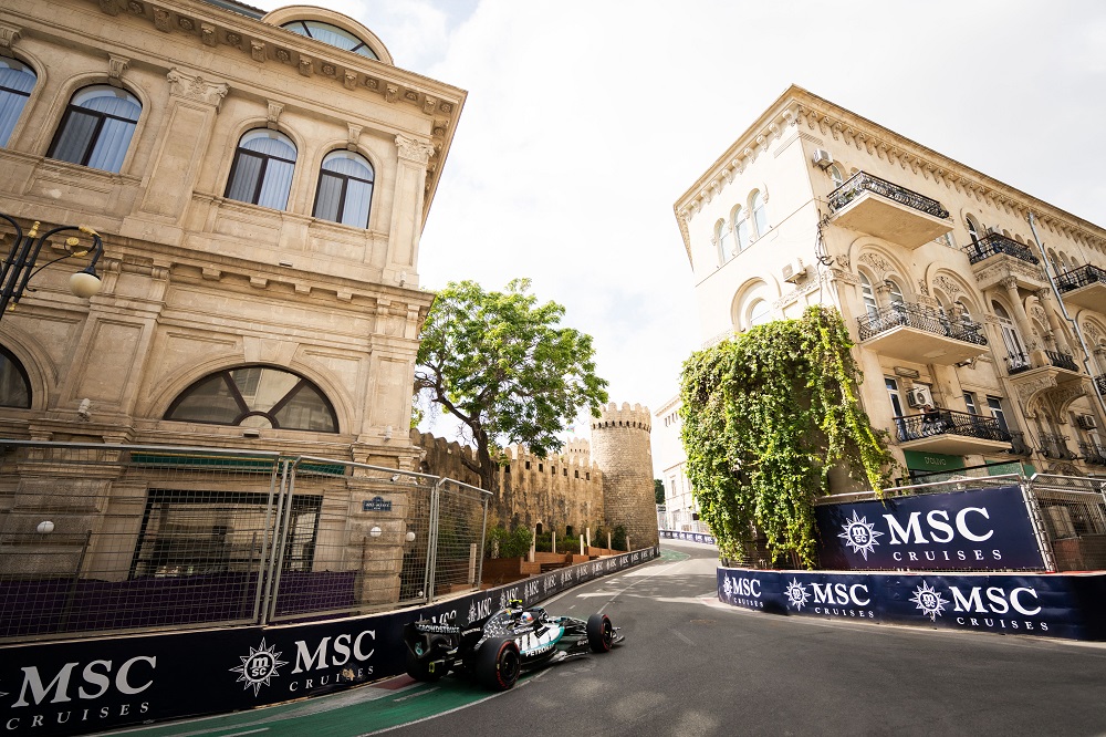 LIVE F1, GP Azerbaijan 2026 in DIRETTA: Antonelli per la rimonta, Leclerc tenta il colpaccio contro Russell