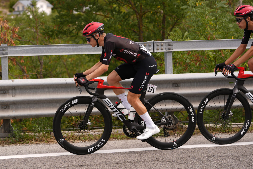 Tour of Langkawi 2026, assolo vincente di Rikunov a Cameron Highlands. Jasch difende il primato